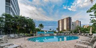 ** STUNNING BEACHSIDE TOWNHOUSE CONDO IN VANDERBILT TOWERS — NAPLES, FL **  LOOKING FOR A LONG-TERM TENANT ** Gallery 1