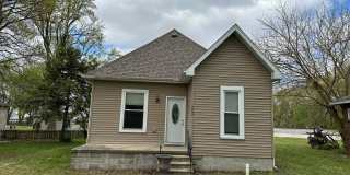 Newly renovated! 2 BEDROOM, OFFICE SPACE, LAUNDRY ROOM! Gallery 1