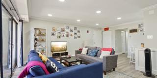 102 Monroe Street - 201 Gallery 16