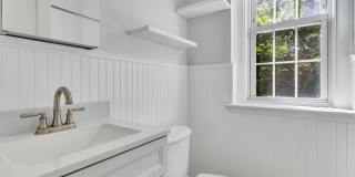 Updated Condo 3 Blocks from Metro Gallery 16