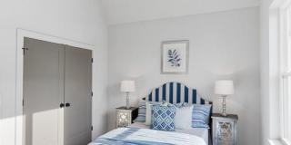 Gorgeous 3 bedroom end unit townhome with garage Gallery 27