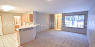 Beautiful 2 bedroom, 1.5 bath Townhouse in West Des Moines with 1-car attached garage Gallery 3