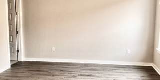 Spacious open floorplan with lots of light Gallery 19