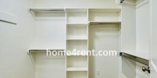 Nearly New Luxury Home in Blue Valley Schools! Gallery 43