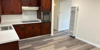 Recently Renovated 2BD/1BA Triplex Unit - Conveniently Located! Gallery 1