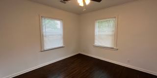 Adorable 2 bedroom 1 bathroom home with a garage! Gallery 17