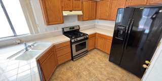 Gorgeous 3Bed/2.5Bath, 2-Story home located in Summerlin Gallery 8