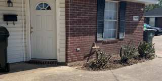 2 bedroom 2 bath Duplex for lease right off common street Gallery 1