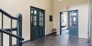 *Beautifully Updated & Unique 1BD/2BA Condo Unit Available in South Side* Gallery 8