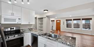 Spacious 4BR Townhouse in Aurora Gallery 1