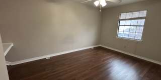 SPACIOUS COZY TOWNHOME IN GATED COMMUNITY Gallery 22