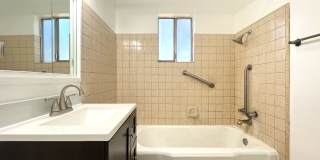 3 bed, 2 bath located in Riverside! Gallery 32