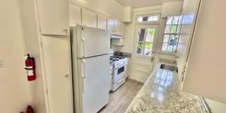 Spacious 6 bedroom 3.5 bath Tudor Townhouse w/Deck close to Georgetown University & Hospital Gallery 16