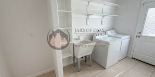 Modern West Salem Home: Central AC, 2-Car Garage & Washer/Dryer Gallery 10