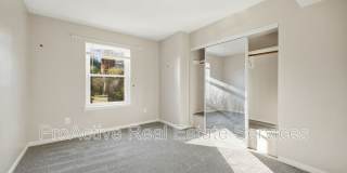 1006 Barclay Square Gallery 16