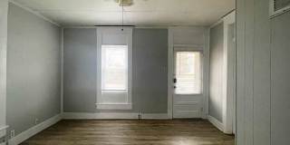 AVAILABLE NOW! Close to Campus Gallery 6