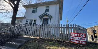 3 bedroom 1 bath home with a sunroom in Davenport Gallery 1