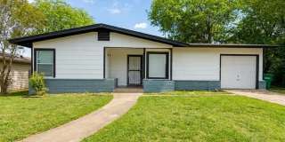 *MOVE IN SPECIAL* Charming 3-Bedroom Home with Fenced Backyard & Garage *MOVE IN SPECIAL* Charming 3-Bedroom Home with Fenced Backyard & Garage Gallery 1