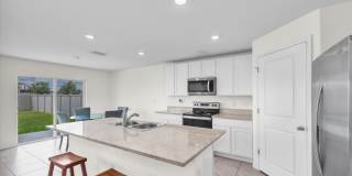 Available now in Wimauma | Spacious 5BR Home with 2,600+ Sqft Gallery 10