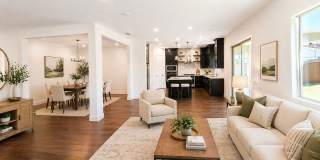 Stunning home with luxurious wood floor and beautiful spacious yard Gallery 1