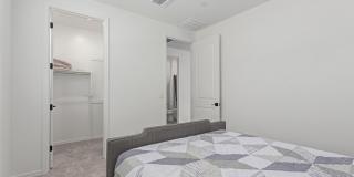 21283 W EDGEMONT Avenue Gallery 32