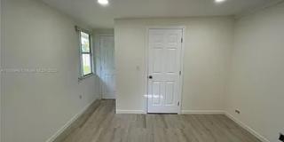 Charming 3 Bedroom 2 Bathroom House - Huge Yard Charming 3 Bedroom 2 Bathroom House - Huge Yard Gallery 9