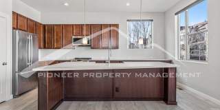Beautiful Townhome with Central A/C and Two Car Garage! Gallery 8
