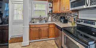 Monthly Rental — Stylish First-Floor Condo by Daffin Park with All-Inclusive Utilities Gallery 10