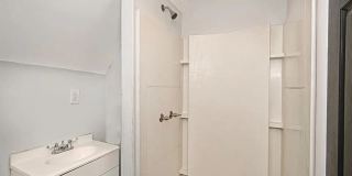 5 bedroom home in the Upper Hill District Gallery 30