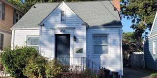 Super charming and updated cottage in desirable Colonial Place! Gallery 1