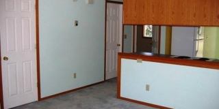 Nice spacious townhome in a central location Gallery 3