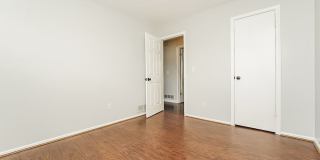 2 WEEKS FREE RENT PLUS  FREE iPad or 55” TV if moved in by 4/30! Comfortable 3bd/1ba Home Close to Trails, Shopping, and Easy Commutes Gallery 12