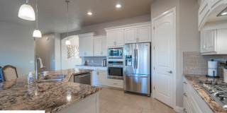 Stunning 2 Bedroom Fully Furnished Home. Community Pool & Mini Golf! Gallery 6