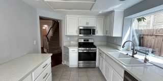 Beautiful 3 Bedroom 3 Bath Townhome with Loft in Orange! Beautiful 3 Bedroom 3 Bath Townhome with Loft in Orange! Gallery 14
