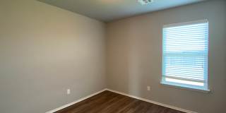 Charming 4 bed 2 bath in Hunters Spring *  Mustang schools Gallery 30