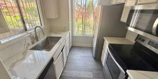 Beautiful 2 bed/2 bath in Vista! Gallery 1