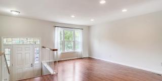 Updated 4 level TH w/ 2 FB & 2 "1/2" baths + One car garage! Gallery 17