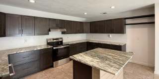Beautiful 3/2 Available for Immediate Move In! Gallery 17