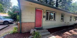 Cute 2 bedroom 1 bathroom Duplex Near National Ave Gallery 1