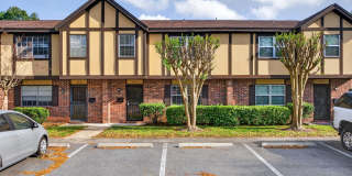 Spacious & Exciting Townhome style Condo Spacious & Exciting Townhome style Condo Gallery 1