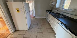 Charming 4bdrm/1.5bth Home Located in Richmond's North Highland Park w/Balcony!! Gallery 22