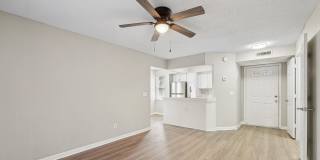 Oasis of Mandarin - Apartments & Townhomes Gallery 19