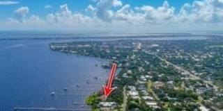 901 SE Riverside Drive Gallery 16