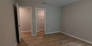 Room in 5 Bedroom Home at Reeves St Gallery 30