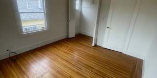 Great House in Oakland with a yard! 2 Beds, 1 Bath Gallery 33