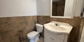 Bright & Spacious 2 Bedroom Condo with Vaulted Ceilings in Phoenix Gallery 12
