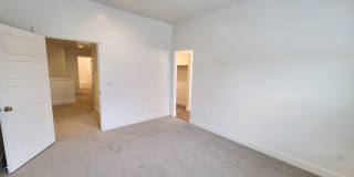 Newer4 Bedroom Town Home Gallery 23