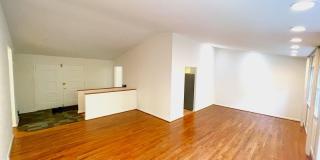 Beautiful 5 bedroom/2.5 bath with large yard Gallery 8