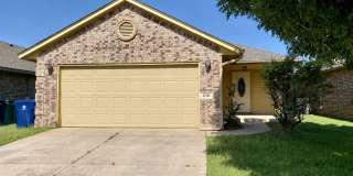 4 Bed 2 Bath Home in Mustang Schools Gallery 1