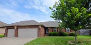 Beautifully Updated 3-Bedroom Home with 3-Car Garage & Workshop Gallery 1